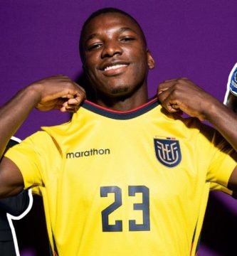 cuanto gana moises caicedo en el chelsea